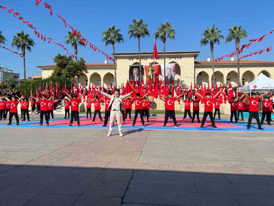 Mersin’de Cumhuriyet Bayramı Renkli Gösterilerle Kutlandı