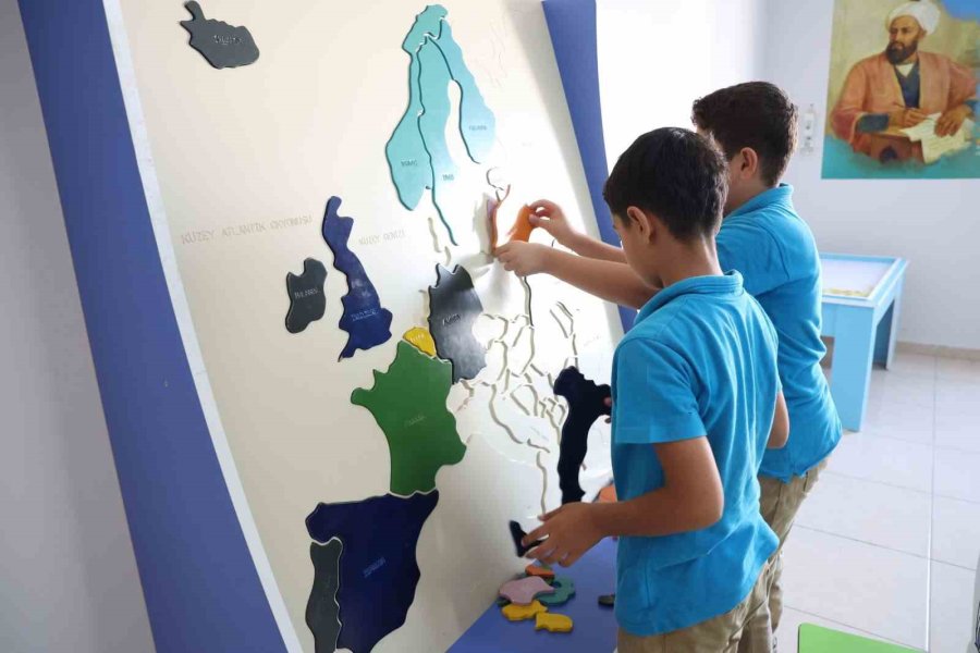 Geleceğin Bilim İnsanları Akdeniz Belediyesinde Yetişiyor