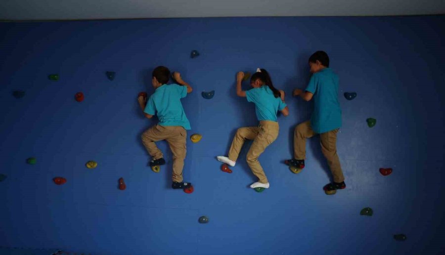 Geleceğin Bilim İnsanları Akdeniz Belediyesinde Yetişiyor