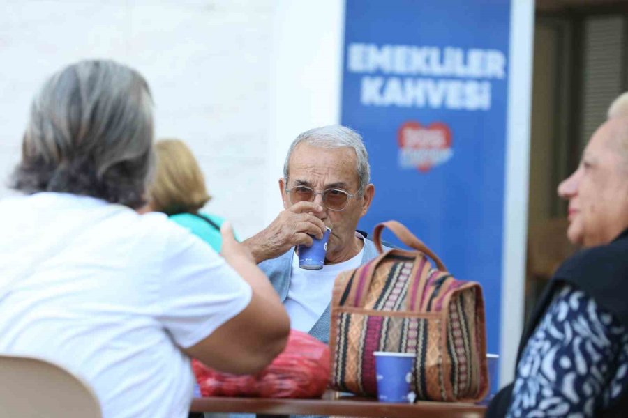 Alanya Emekli Kahvesi’ne Emeklilerden İlgi
