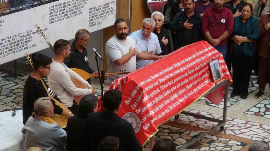 Babasının Mezarını Ziyaretten Dönerken Geçirdiği Kazada Hayatını Kaybetti