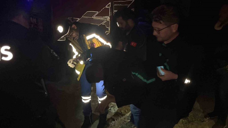 Kamyonunda Yaralı Halde Bulunan Şahıs Hastaneye Kaldırıldı