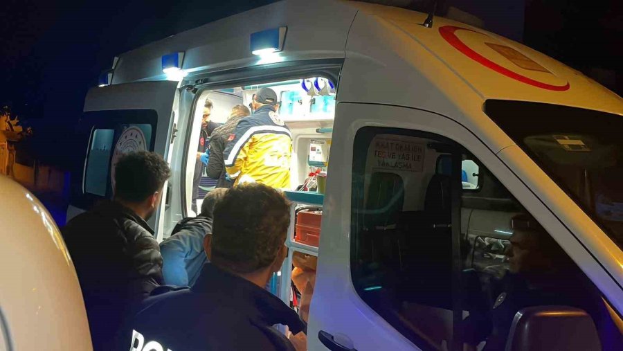 Kamyonunda Yaralı Halde Bulunan Şahıs Hastaneye Kaldırıldı