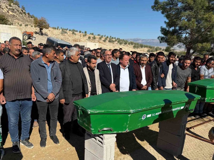 Mersin’de Kazada Hayatını Kaybeden 3 Kişi Toprağa Verildi