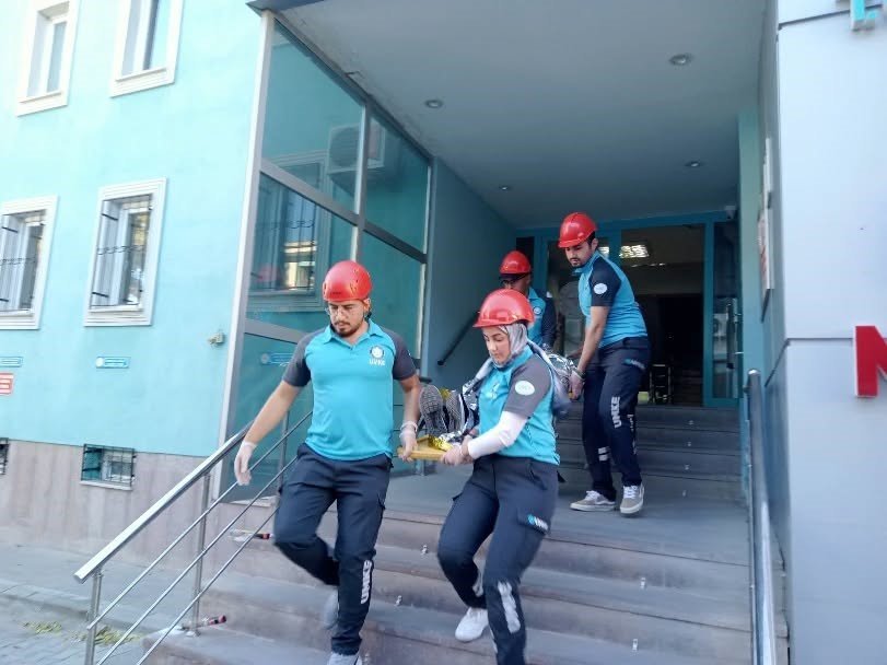 Niğde İl Sağlık Müdürlüğü’nde Gerçeğini Aratmayan Yangın Tatbikatı