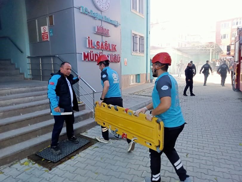 Niğde İl Sağlık Müdürlüğü’nde Gerçeğini Aratmayan Yangın Tatbikatı