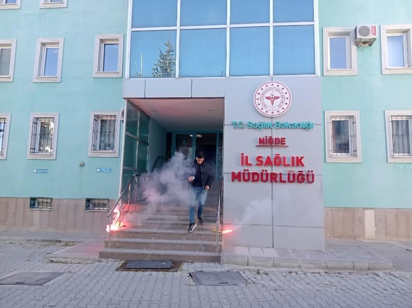 Niğde İl Sağlık Müdürlüğü’nde Gerçeğini Aratmayan Yangın Tatbikatı