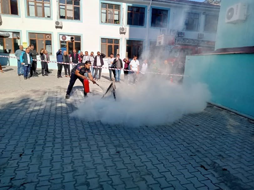 Niğde İl Sağlık Müdürlüğü’nde Gerçeğini Aratmayan Yangın Tatbikatı
