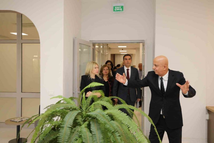 Akdeniz Üniversitesi Kütüphanesi Yüzde 30 Büyüdü