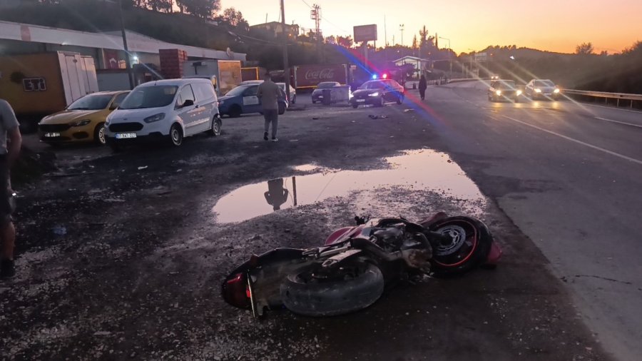 Park Halindeki Otomobile Çarpan Sürücü Ölümden Döndü