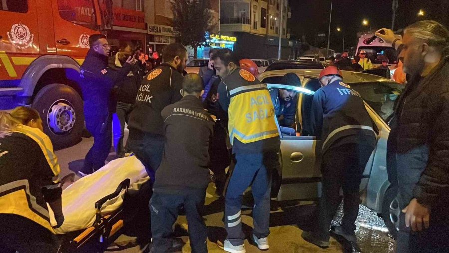 Kazada Sonrası Araçta Sıkışan Sürücüyü İtfaiye Kurtardı