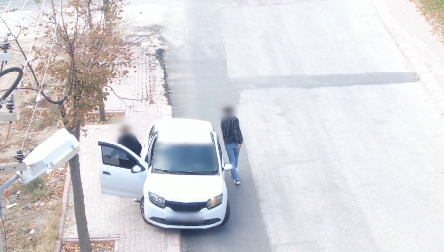 Polisi Görünce Sürücü Değiştirdiler, Drondan Kaçamadılar