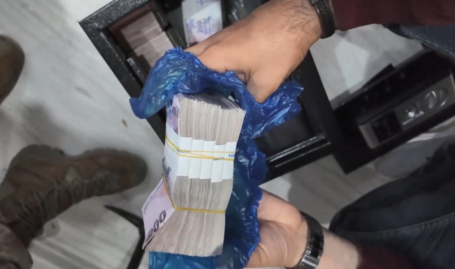 Deste Deste Para Çıktı: Loca Bileti Satarak Dolandırıcılık Yapan 16 Şüpheli Yakalandı