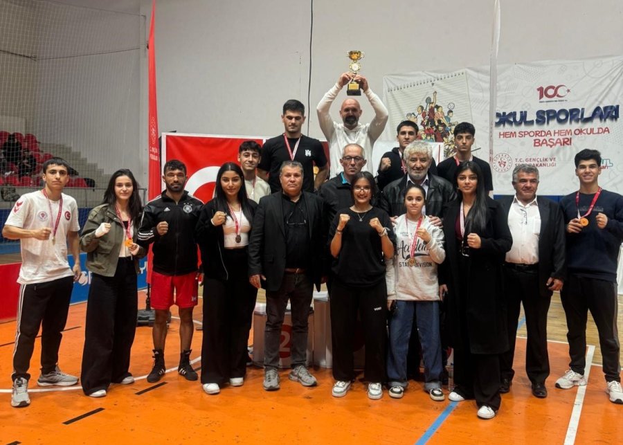 Akdeniz Belediye Spor’dan Kayseri’de Şampiyonluk Geçidi