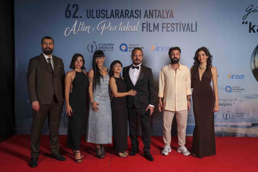 Altın Portakal’ın Kapanışında Sinemanın Yıldızları Kırmızı Halıda Buluştu