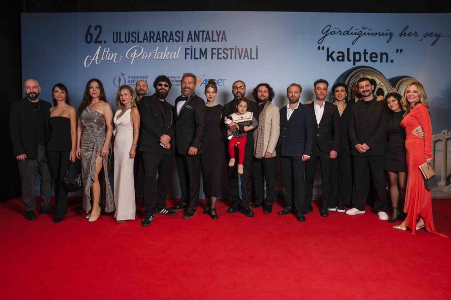 Altın Portakal’ın Kapanışında Sinemanın Yıldızları Kırmızı Halıda Buluştu