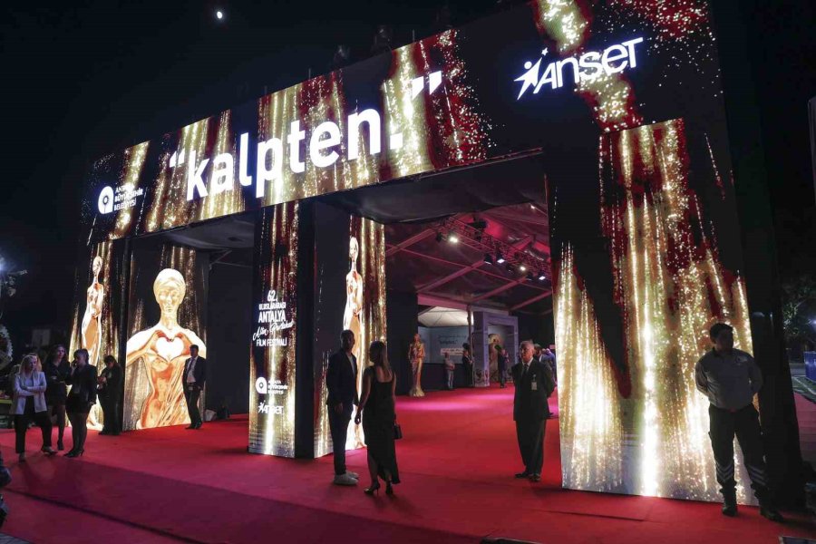 Altın Portakal’ın Kapanışında Sinemanın Yıldızları Kırmızı Halıda Buluştu