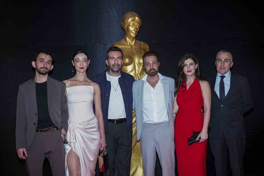 Altın Portakal’ın Kapanışında Sinemanın Yıldızları Kırmızı Halıda Buluştu