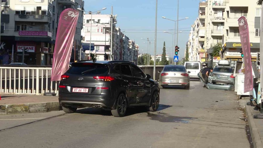 Muratpaşa Kaymakamı Trafik Kazasında Yaralandı