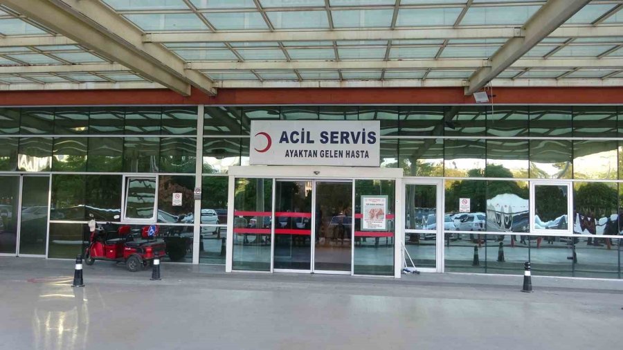 Muratpaşa Kaymakamı Trafik Kazasında Yaralandı