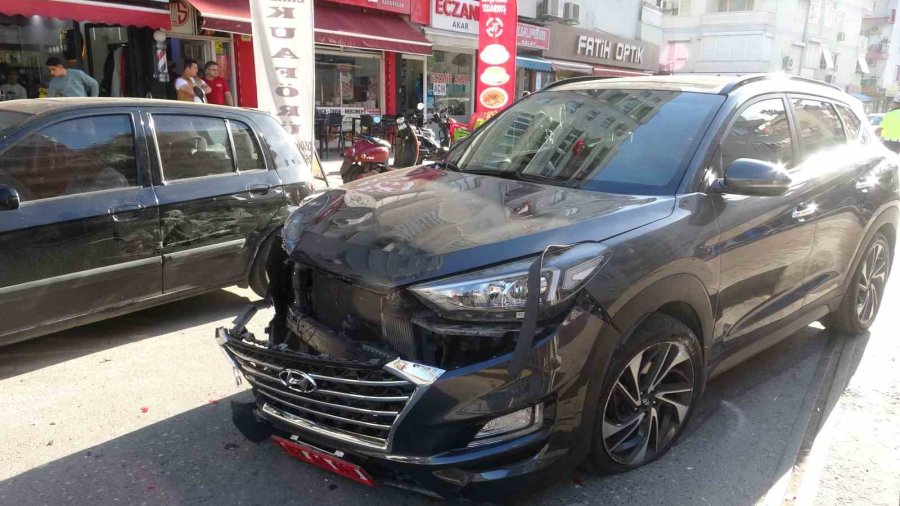 Muratpaşa Kaymakamı Trafik Kazasında Yaralandı