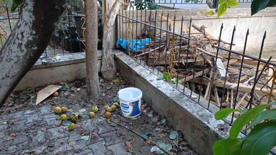 Bacağına Saplanan Korkuluk Demiri İle Hastaneye Kaldırıldı