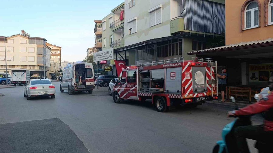 Bacağına Saplanan Korkuluk Demiri İle Hastaneye Kaldırıldı
