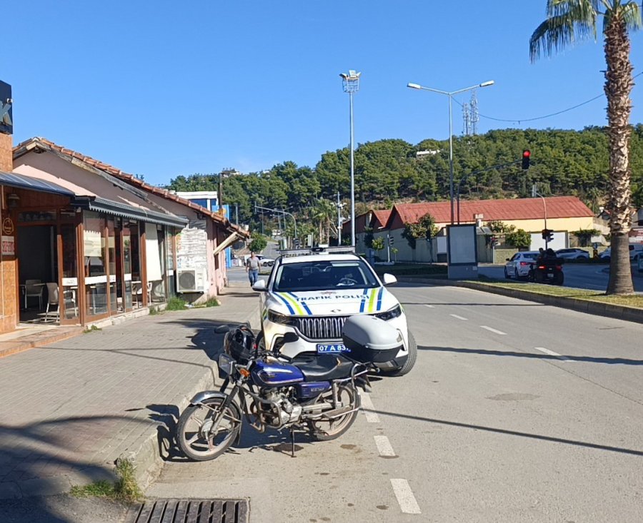 Otomobile Arkadan Çarpan Motosiklet Sürücüsü Yaralandı