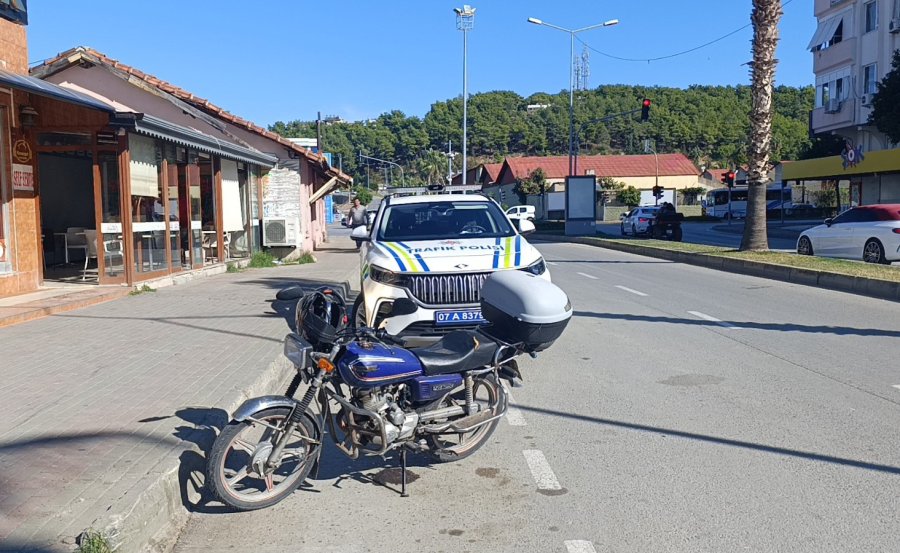 Otomobile Arkadan Çarpan Motosiklet Sürücüsü Yaralandı