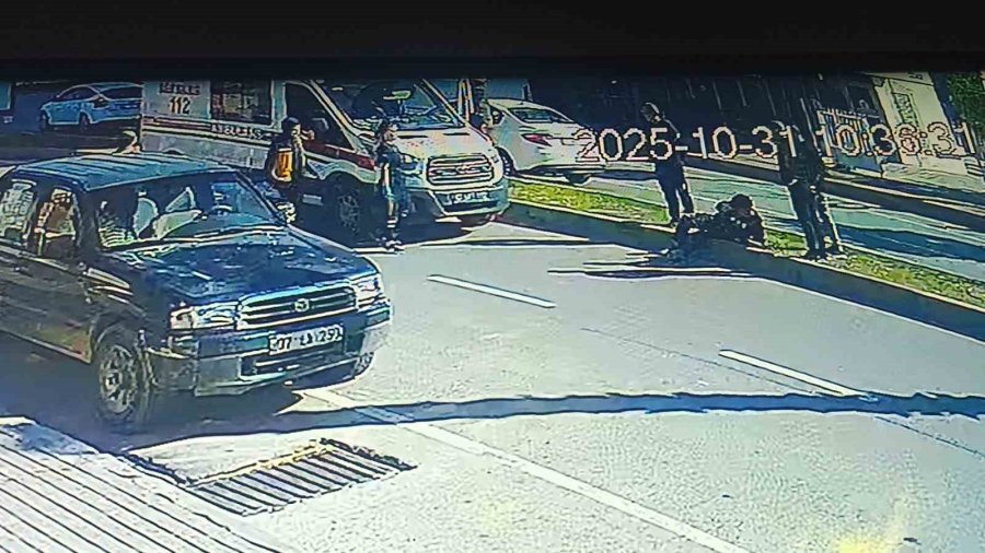 Otomobile Arkadan Çarpan Motosiklet Sürücüsü Yaralandı