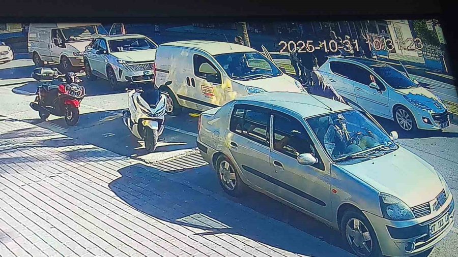 Otomobile Arkadan Çarpan Motosiklet Sürücüsü Yaralandı