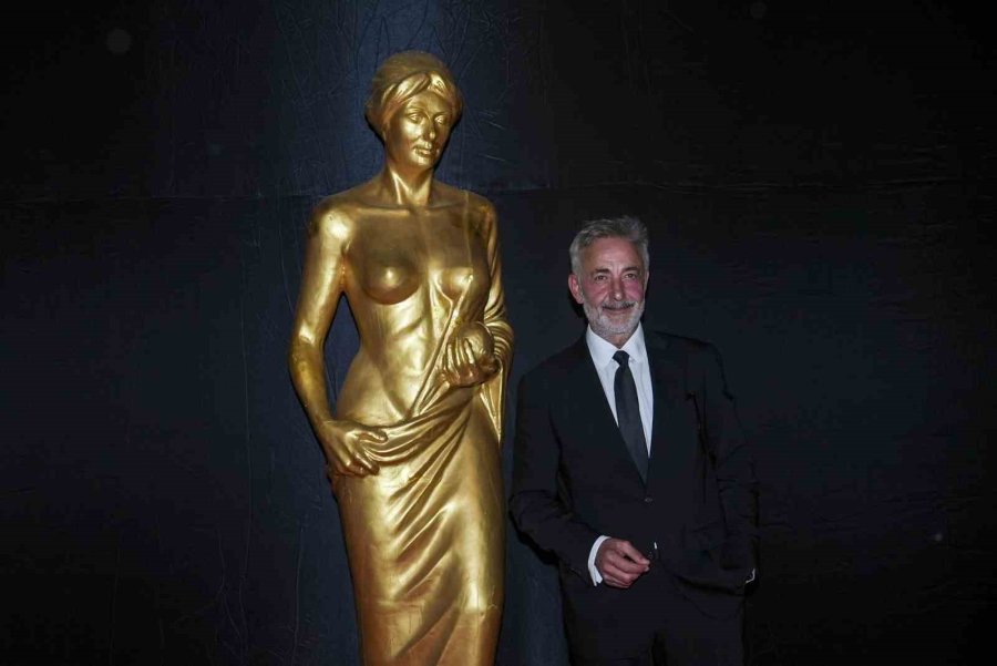 Altın Portakal’ın Kapanışında Sinemanın Yıldızları Kırmızı Halıda Buluştu