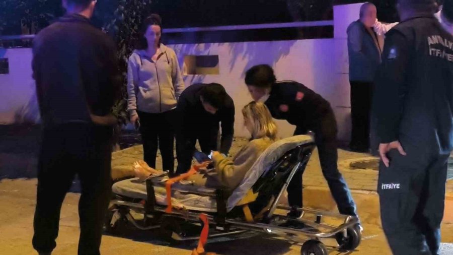 Evde Yakılan Mumlar Yangına Sebep Oldu, Binada Panik Yaşandı