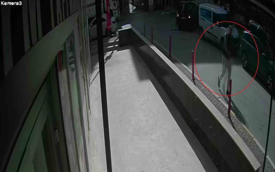 Yoldan Geçenlere Dehşeti Yaşatıp 1 Kişiyi Bıçaklamıştı, Adım Adım İzi Sürülerek Yakalandı