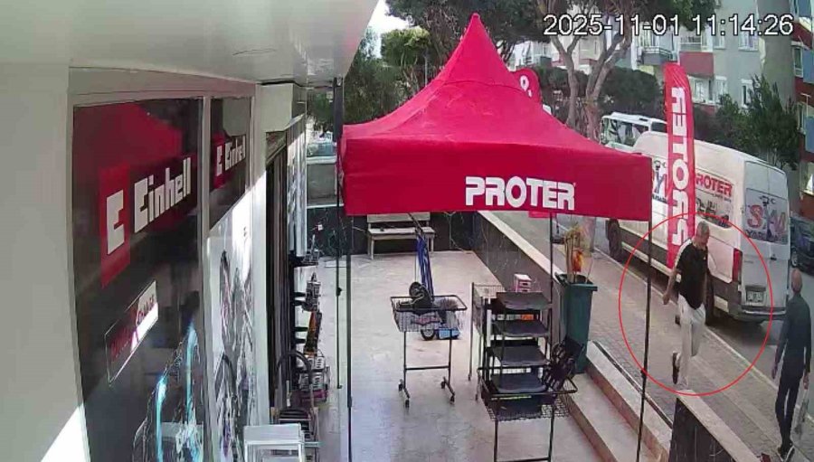 Yoldan Geçenlere Dehşeti Yaşatıp 1 Kişiyi Bıçaklamıştı, Adım Adım İzi Sürülerek Yakalandı