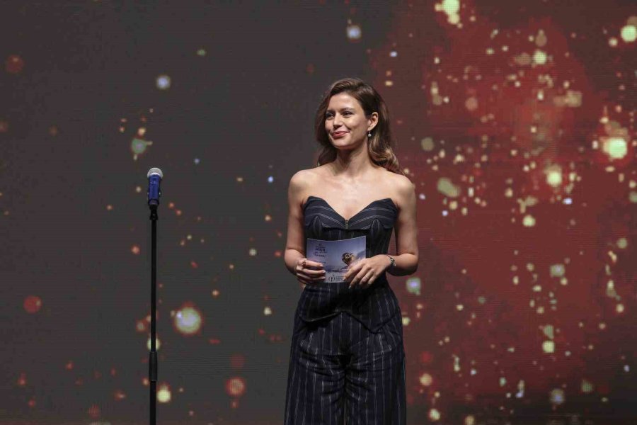 62. Altın Portakal’a ‘tavşan İmparatorluğu’ 7 Ödülle Damga Vurdu