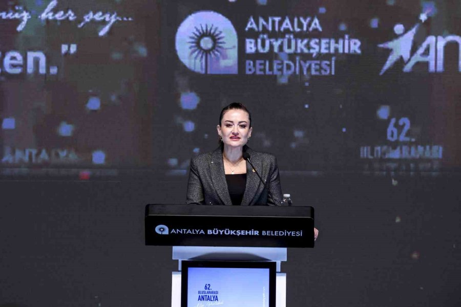 62. Altın Portakal’a ‘tavşan İmparatorluğu’ 7 Ödülle Damga Vurdu