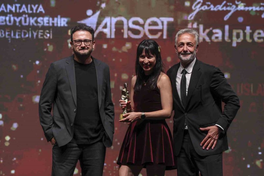 62. Altın Portakal’a ‘tavşan İmparatorluğu’ 7 Ödülle Damga Vurdu