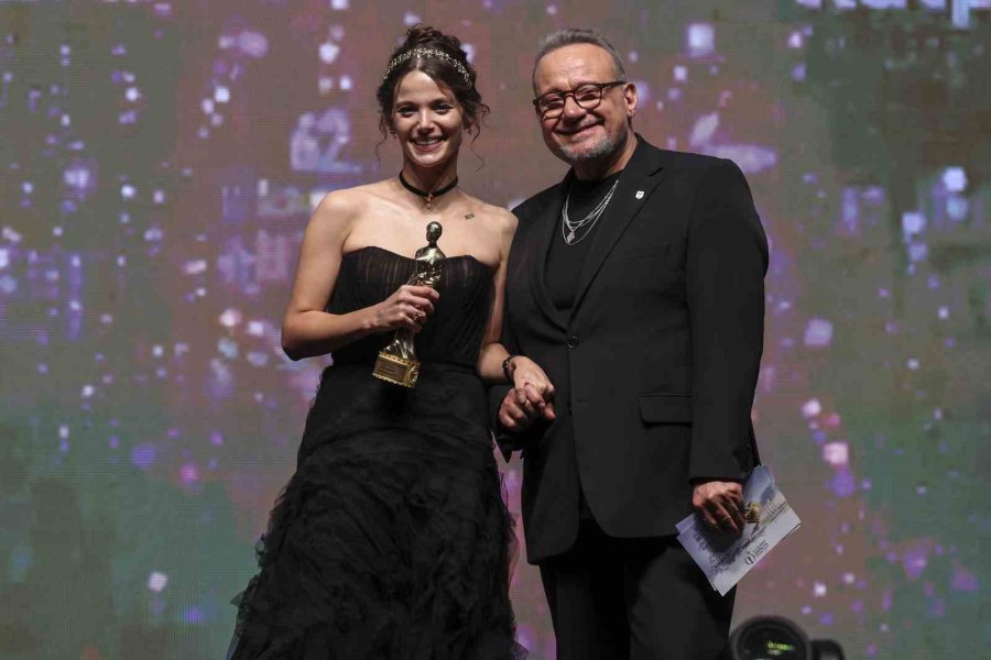 62. Altın Portakal’a ‘tavşan İmparatorluğu’ 7 Ödülle Damga Vurdu