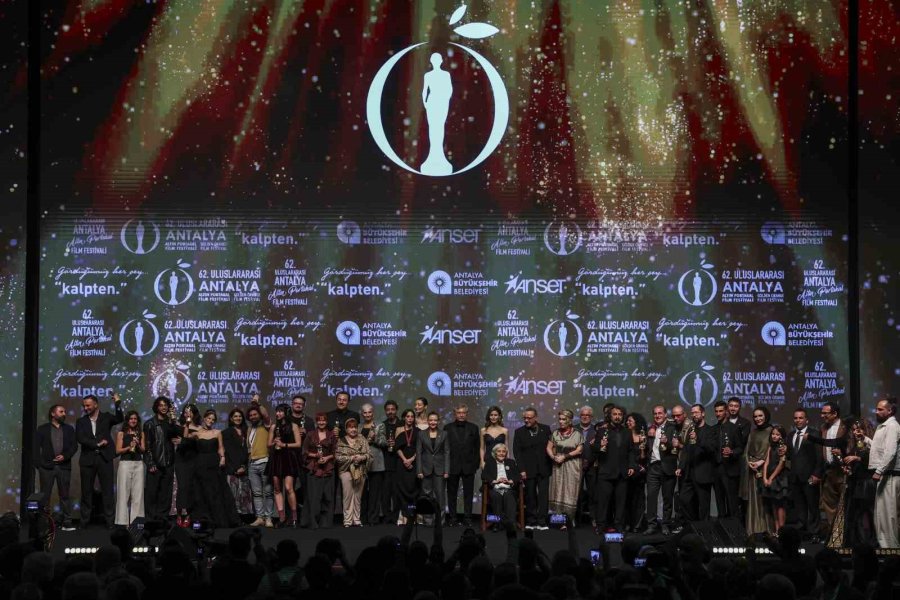 62. Altın Portakal’a ‘tavşan İmparatorluğu’ 7 Ödülle Damga Vurdu