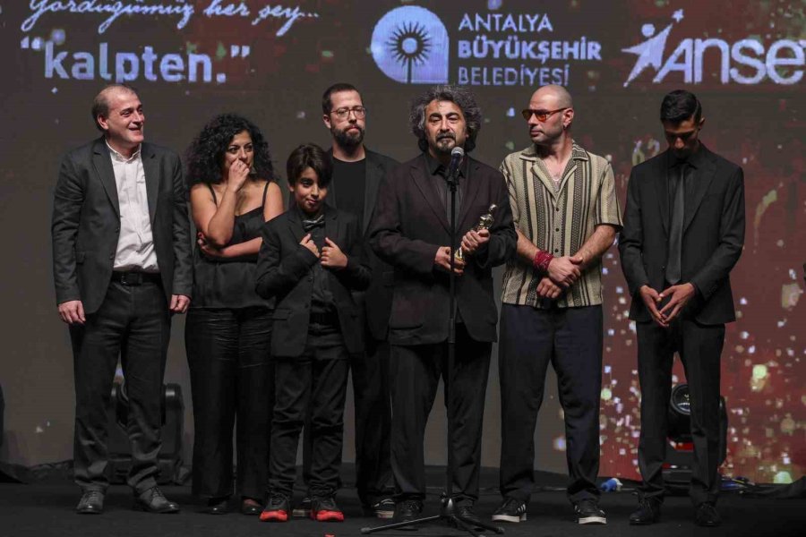 62. Altın Portakal’a ‘tavşan İmparatorluğu’ 7 Ödülle Damga Vurdu