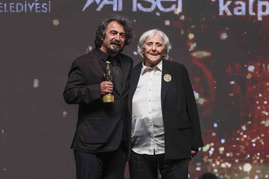 62. Altın Portakal’a ‘tavşan İmparatorluğu’ 7 Ödülle Damga Vurdu