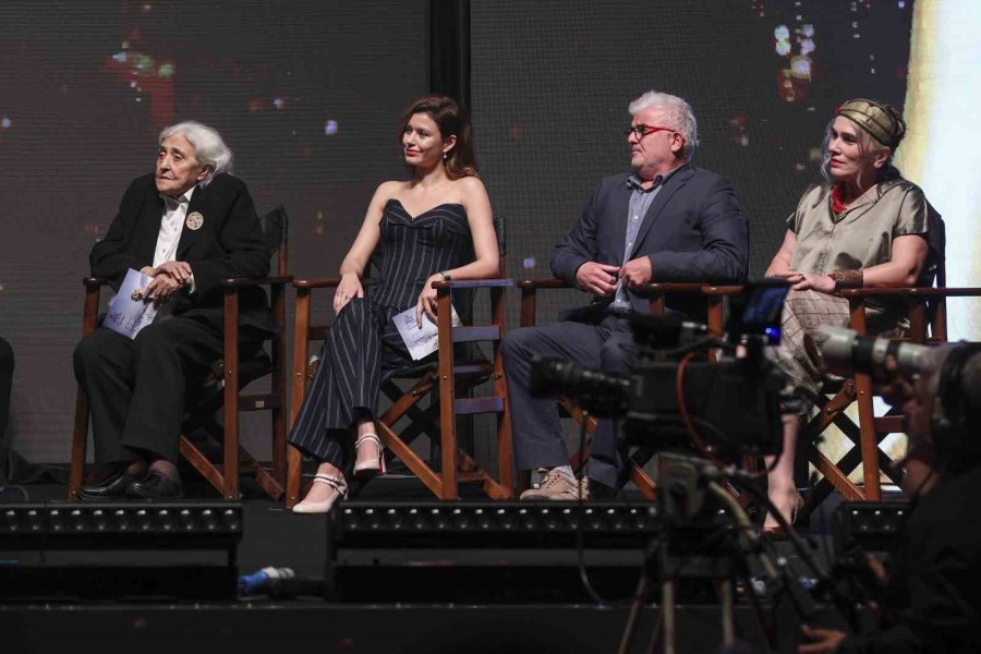 62. Altın Portakal’a ‘tavşan İmparatorluğu’ 7 Ödülle Damga Vurdu