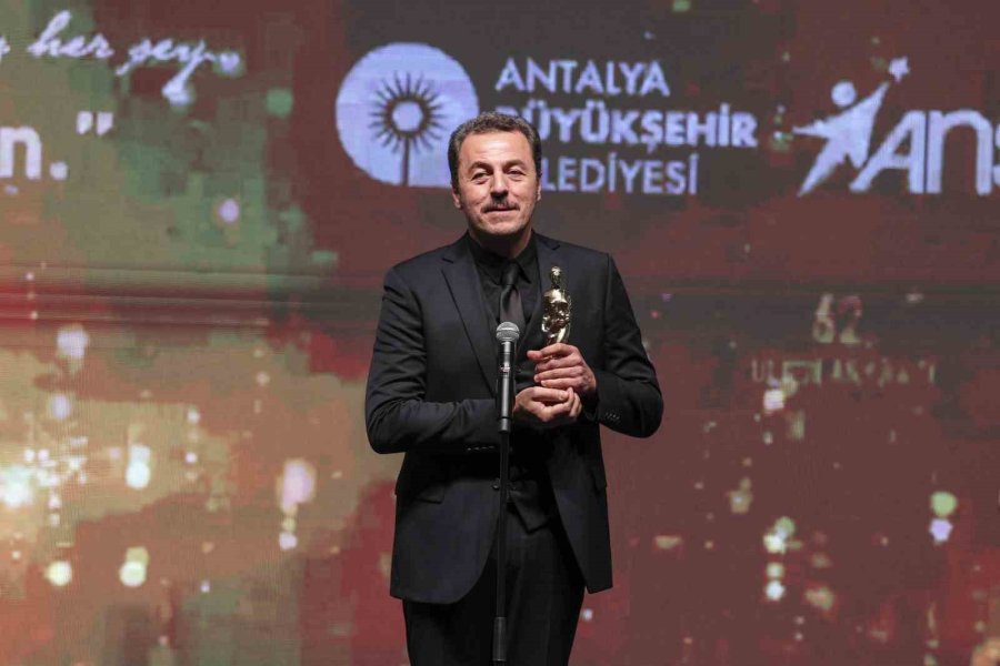 62. Altın Portakal’a ‘tavşan İmparatorluğu’ 7 Ödülle Damga Vurdu