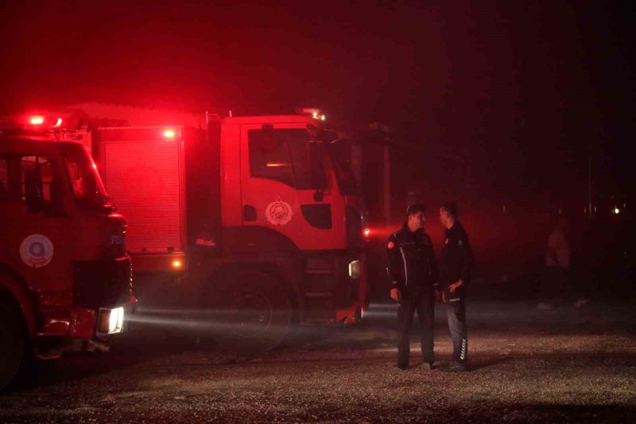 Antalya’da Paketleme Fabrikası Alev Alev Yandı