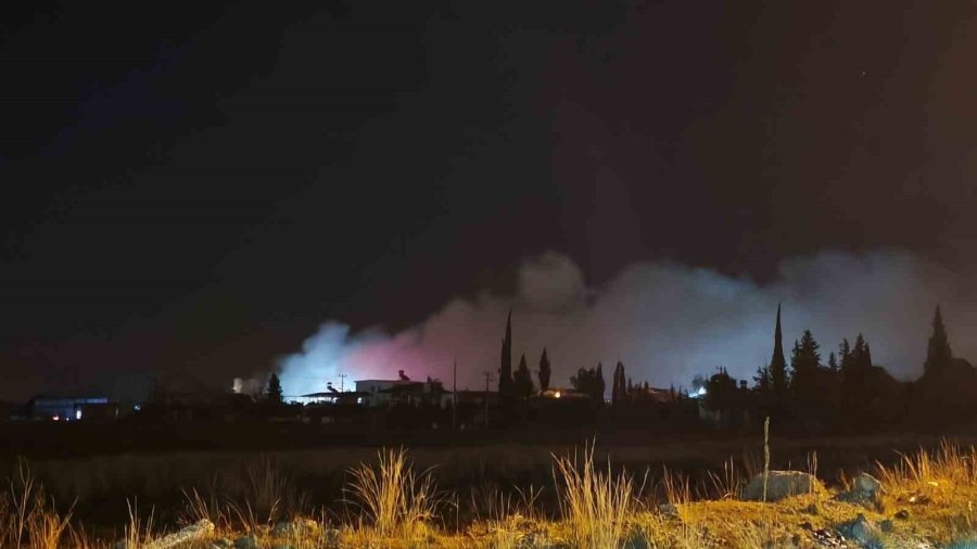Antalya’da Paketleme Fabrikası Alev Alev Yandı