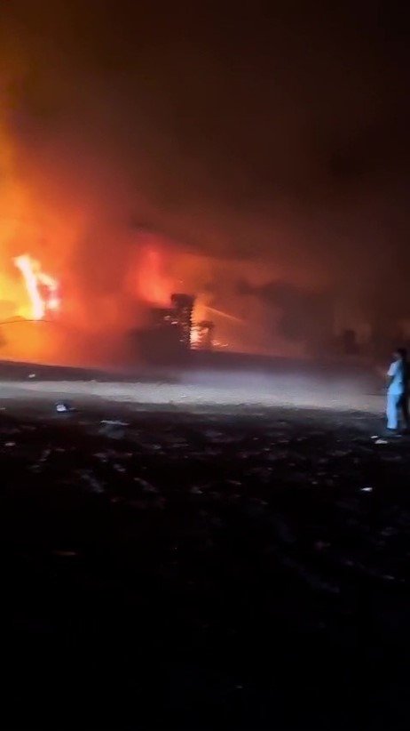 Antalya’da Paketleme Fabrikası Alev Alev Yandı