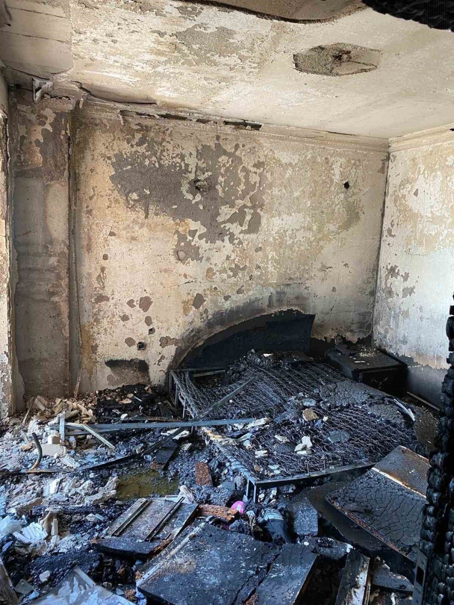 Alanya’da 5 Katlı Binada Korkutan Yangın