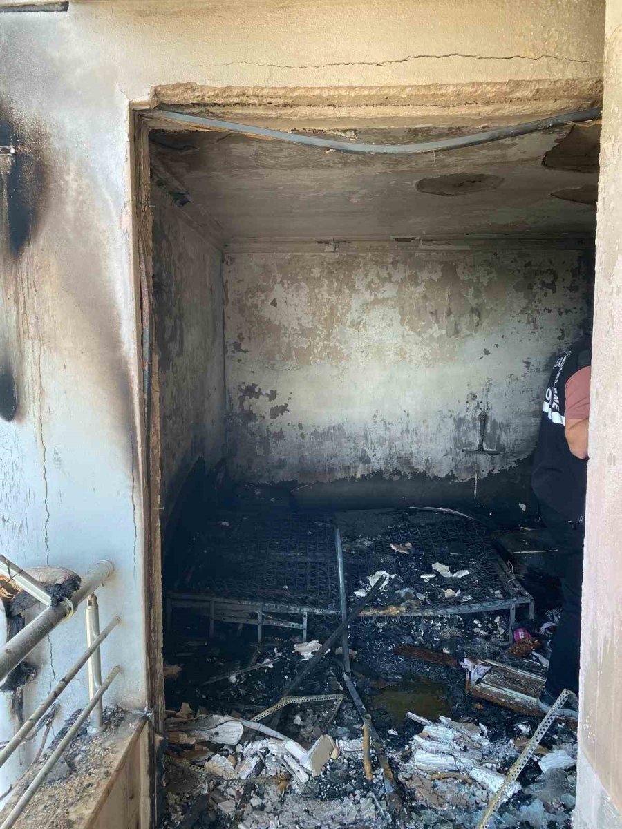 Alanya’da 5 Katlı Binada Korkutan Yangın