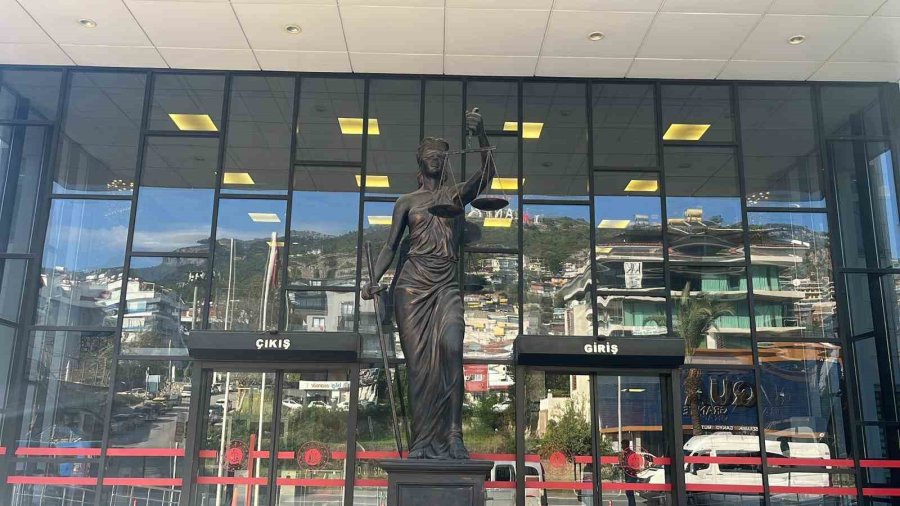 Alanya’da Sokakta Kadına Saldırıda Bulunan Şahıs Adliyeye Sevk Edildi